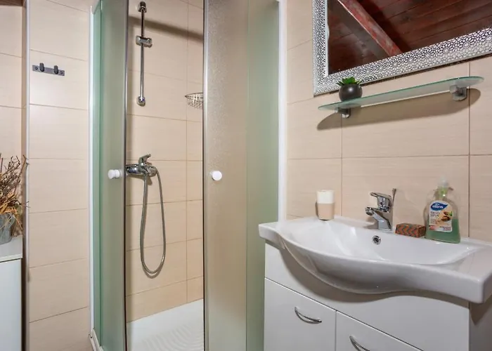 וילה Beautiful Stone House Obrs With Indoor Pool *
