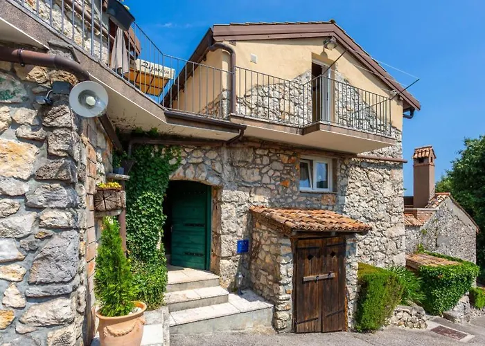 וילה Beautiful Stone House Obrs With Indoor Pool
