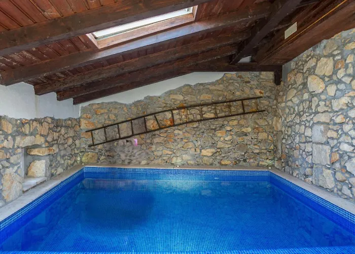 Beautiful Stone House Obrs With Indoor Pool וילה *