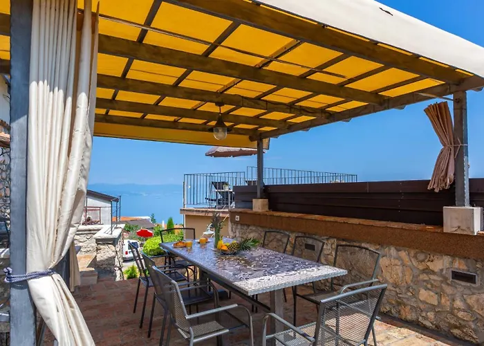 Beautiful Stone House Obrs With Indoor Pool וילה