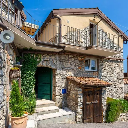 Vilă Beautiful Stone House Obrs With Indoor Pool